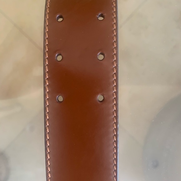Authentic Gucci brown belt with gold buckle.